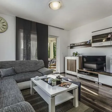 Villa Veli Golji Sleeps 8 Pool Air Con Wifi *