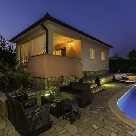 Veli Golji Sleeps 8 Pool Air Con Wifi *