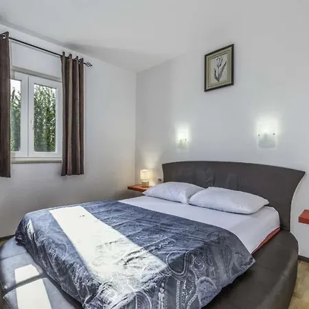 Veli Golji Sleeps 8 Pool Air Con Wifi