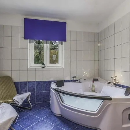 Veli Golji Sleeps 8 Pool Air Con Wifi Villa Veligolji